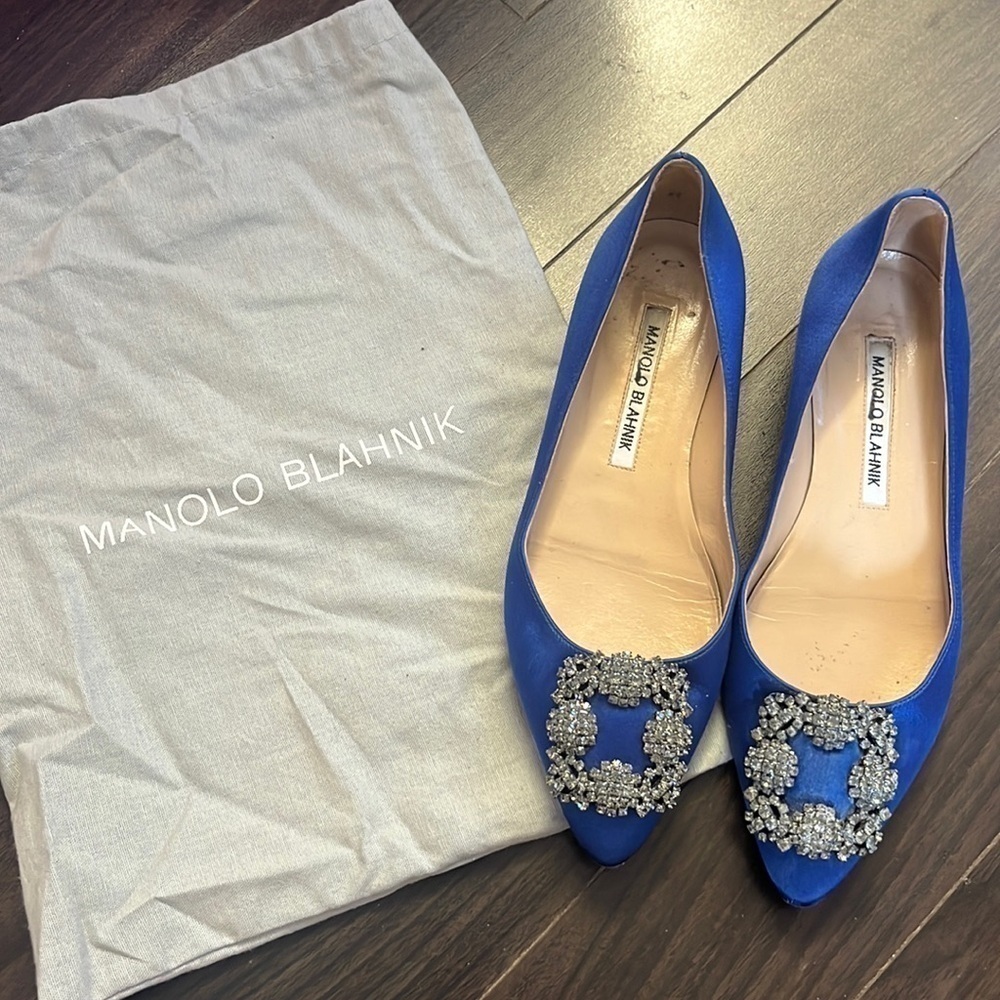 MANOLO BLAHNIK Hangisi Satin Flats Iconic Blue Size 35